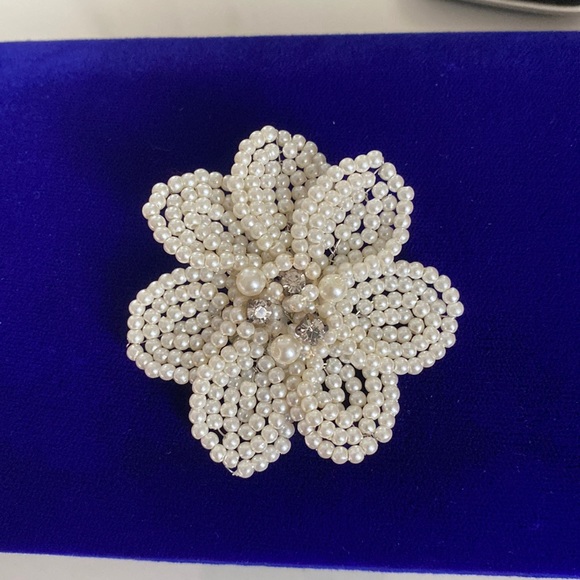 Artificial mini pearl brooch - Picture 1 of 3